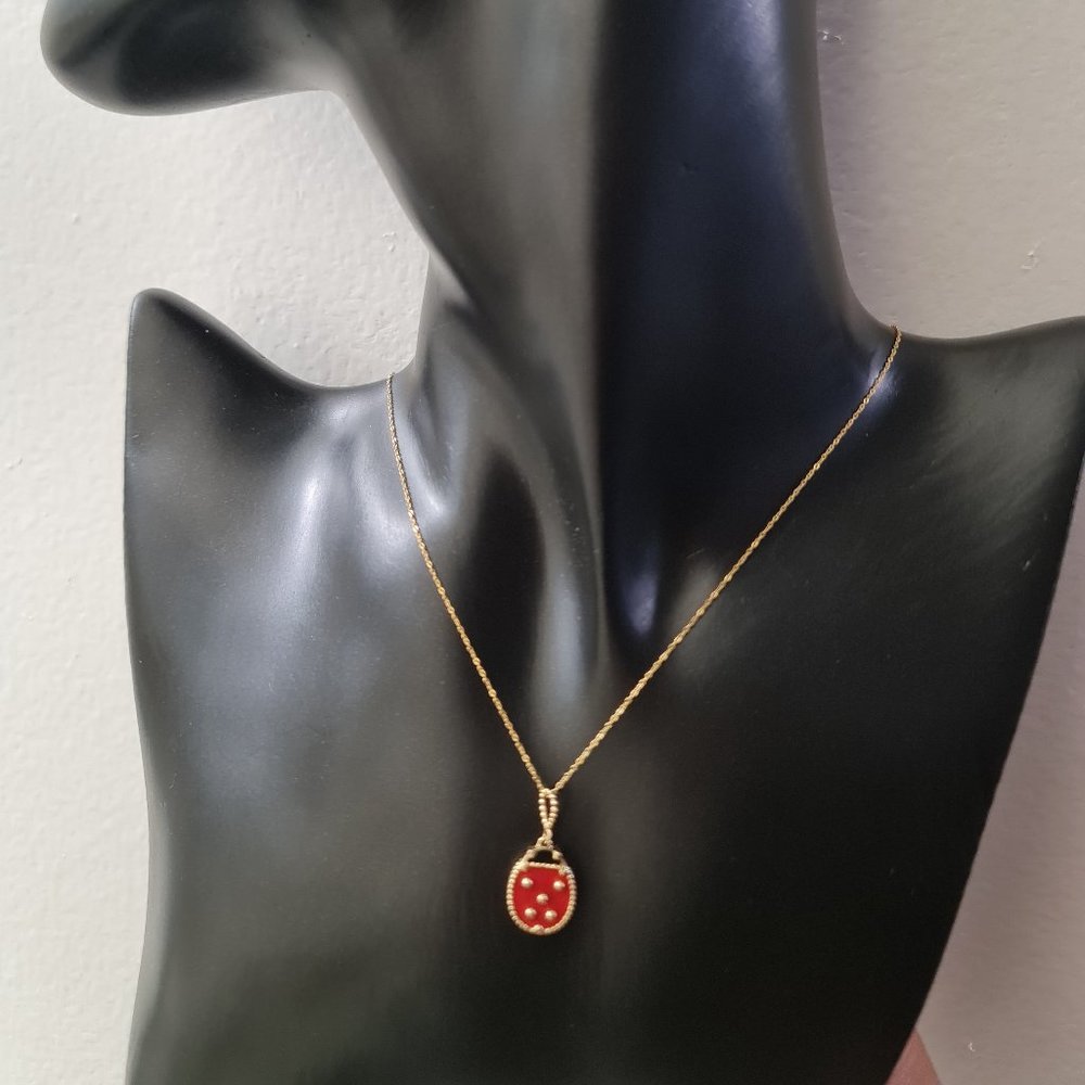 Beautiful necklace with designer inspired pendant - Picture 4 of 15